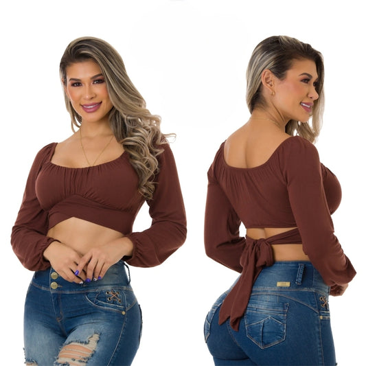 Blusa con escote y amarre en la espalda