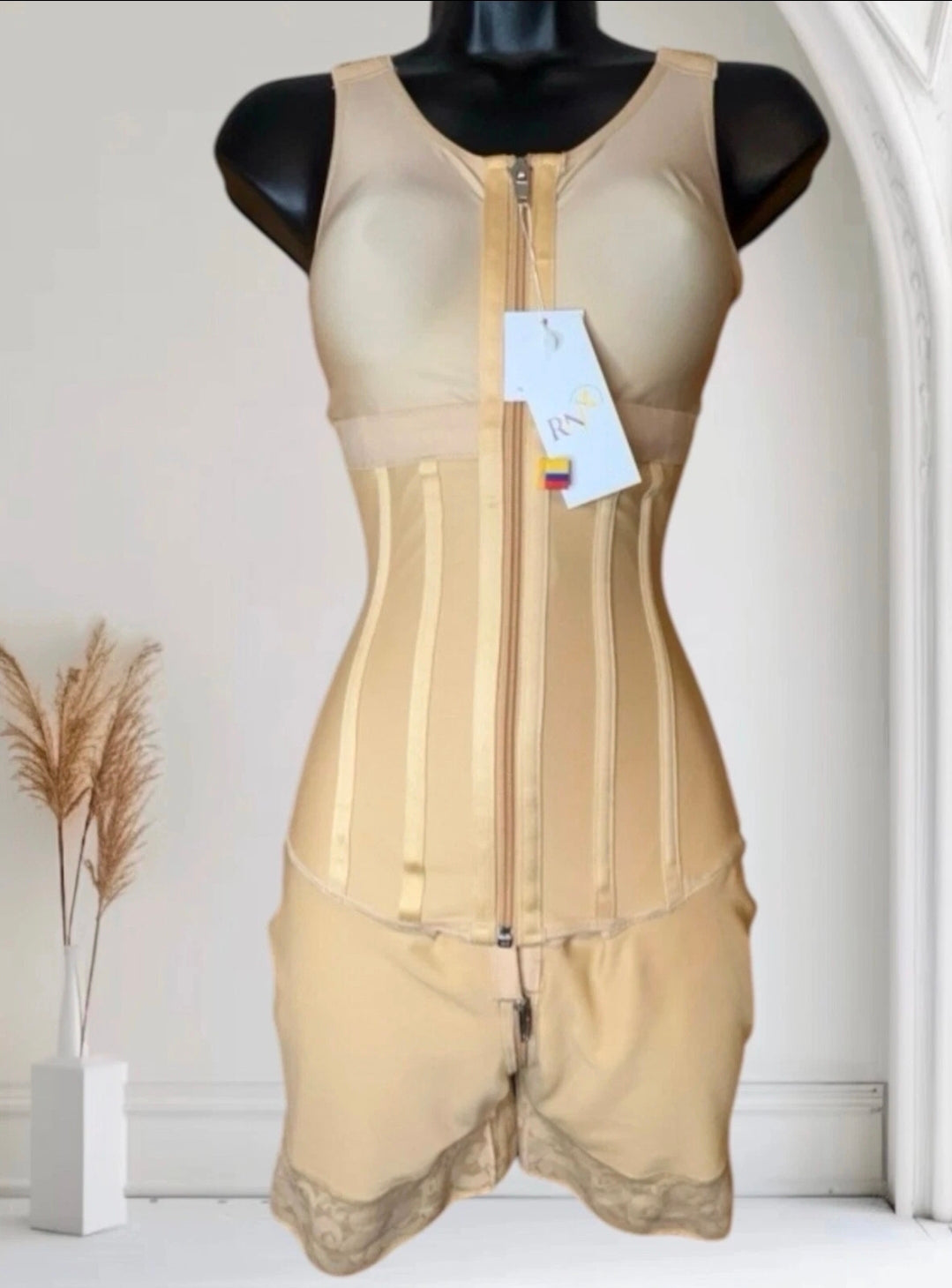 Faja Levantacola post-operatoria/Liposuccion,Reloj de Arena Renovada con brasier